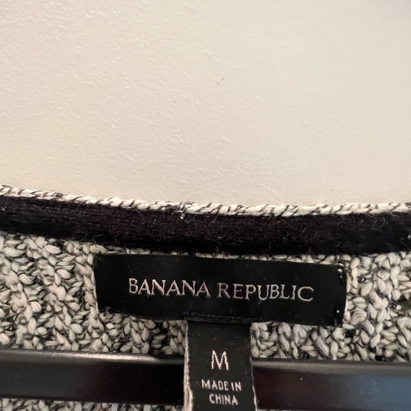 Banana Republic grey sweater, size M - Picture 3 of 3